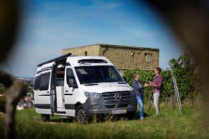 Sprinter-Bus mit viel Stauraum und Einzelbetten