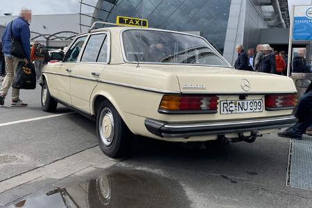 Mercedes 200D W123 Taxi Techno Classica (2023)