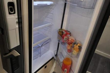 Kühlschrank, teilintegriertes Wohnmobil