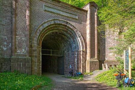 Wasserwandern Carlsbahntunnel i