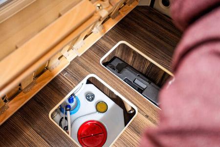 Frischwassertank,Holzoptik, unter Bett auf Beifahrerseite