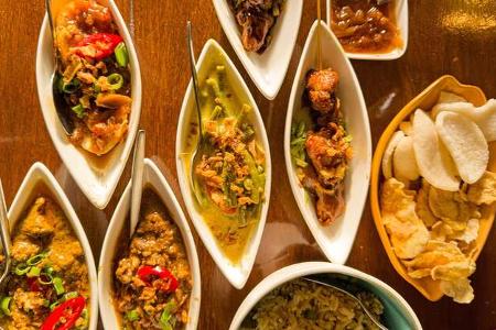 Indonesisches Essen, SchŠlchen, Besteck