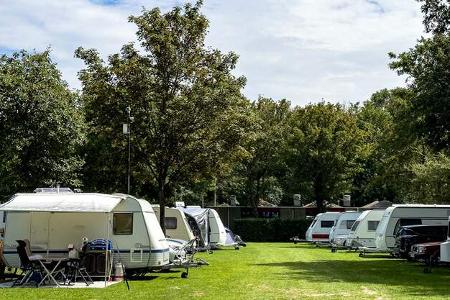 Campingvans, Gras, BŠume, Himmel