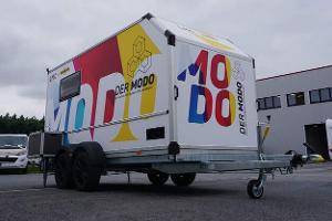 Erster Blick in den modularen Wohnwagen