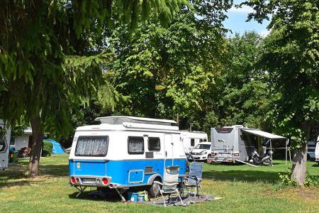 BŠume, Wiese, Caravans, StŸhle