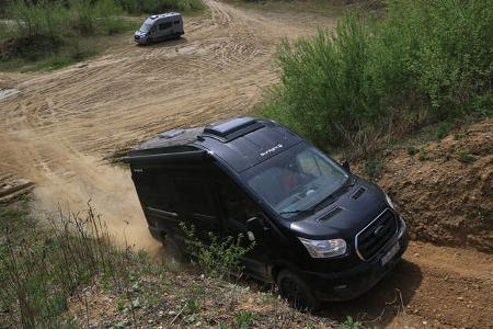Sunlight Cliff 4x4 Ford Transit kontrollierte Auffahrt