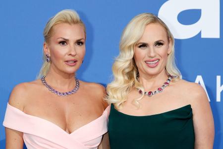Ramona Agruma und Rebel Wilson