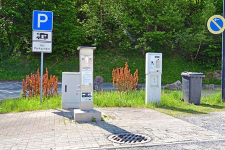 Stellplatz, SŠule, Schilder, BŠume, Gras