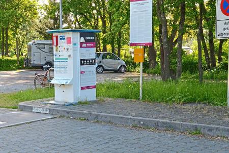 Stellplatz, Schilder, BŠume