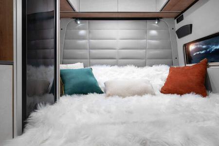 Globe-Traveller Falcon 2YS