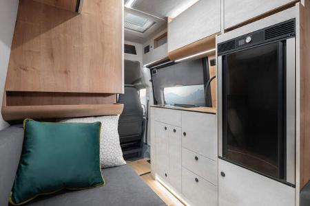 Globe-Traveller Falcon 2YS