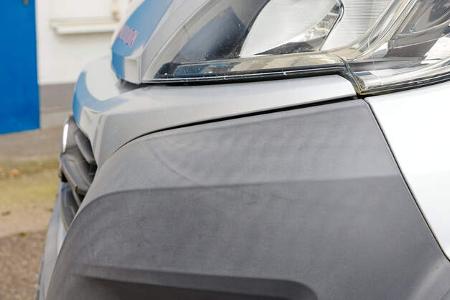Kunststoffpflege am Reisemobil f