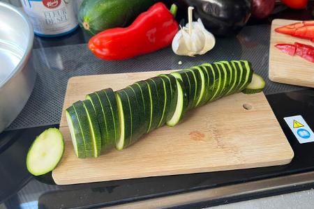Campingküche Ratatouille aus dem Omnia mit Bildanleitung Zucchini