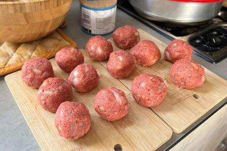 Campingküche Ratatouille aus dem Omnia mit Bildanleitung Bällchen formen