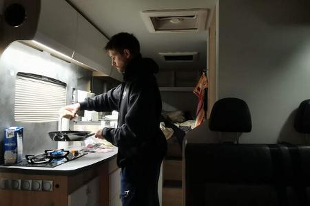 Frankia Neo (2025) Kochen f