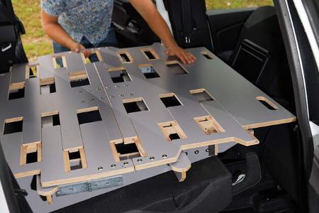 Dacia Jogger mit Campingbox seitlich ausziehbarer Lattenrost