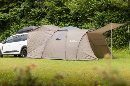 Dacia Jogger mit Campingbox Heckzelt außen