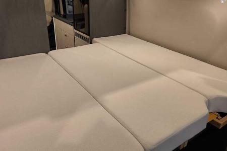 Campingbus, Querbett, Heck