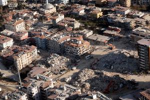 Gericht verhängt hohe Haftstrafen nach Erdbeben in Türkei