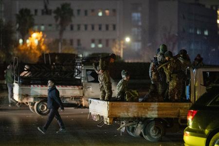 Syriens Übergangsregierung warnt vor Versuchen verbliebener Anhänger des gestürzten Machthabers Assad, das Land zu destabilisieren.