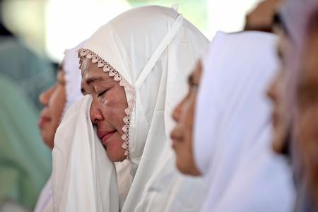 In Banda Aceh trauerten zahlreiche Menschen um die Toten der Katastrophe vor 20 Jahren.