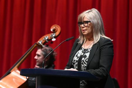 Oberbürgermeisterin Simone Borris sprach beim Weihnachtskonzert zum Gedenken an die Opfer.