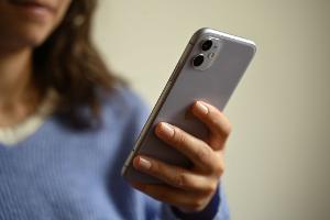Umfrage: Deutsche wollen weniger Zeit am Handy verbringen