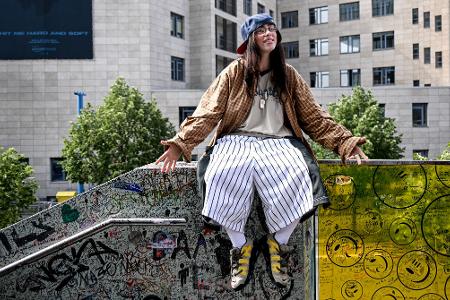 Auch Billie Eilish trägt gern weiße Socken. (Archivbild)