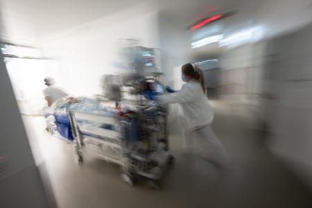 Die Krankenhäuser in Deutschland beklagen ihre schlechte wirtschaftliche Lage. (Archivfoto) Die Krankenhäuser in Deutschland beklagen ihre schlechte wirtschaftliche Lage. (Archivfoto)