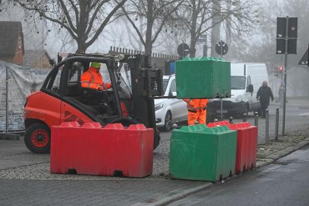 In Magdeburg hat der Abbau des Weihnachtsmarkts begonnen.