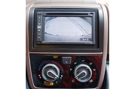 Option: Infotainment mit Rückfahrkamera.