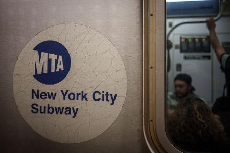 Viele Details der Tat in einer New Yorker U-Bahn bleiben weiter unbekannt.