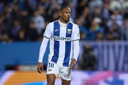 Vorzeitiges Aus für Ex-BVB-Stürmer in Spanien? - Für Sébastien Haller entwickelt sich die Leihe zu CD Leganés zum Desaster. Gerade einmal acht Ligaeinsätze, die sich auf 405 Minuten verteilen, stehen dem Stürmer von Borussia Dortmund bisher zu Buche. Laut der spanischen Sportzeitung 'Marca' denkt der spanische Erstligist darüber nach, das Leihgeschäft vorzeitig abzubrechen - und so knapp 2,5 Millionen Euro einzusparen.