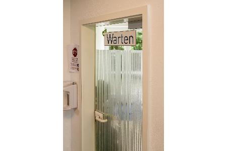 Warten heißt es erst mal in vielen Praxen.