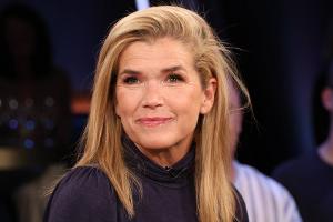 Anke Engelke gibt sich im Ausland als Lehrerin aus