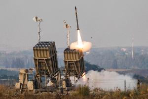 Militante Palästinenser in Gaza feuern Raketen auf Israel