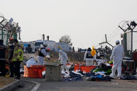 Die Ermittler konnten bereits zwei Flugschreiber bergen. 