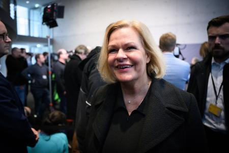 Innenpolitiker erwarten Aufklärung von Ministerin Nancy Faeser.