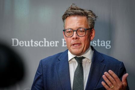 Der Grünen-Abgeordnete Konstantin von Notz verlangt politische Konsequenzen.