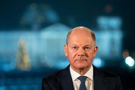 Kanzler Scholz versichert Bürgern, die Ukraine werde weiter unterstützt. 