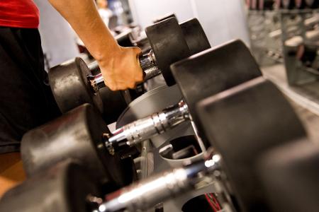 Ein Sportwissenschaftler sagt: Schon 30 Minuten Krafttraining pro Woche können einen Unterschied machen. 
