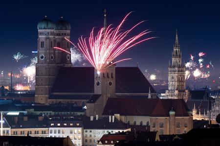 Wie in München wurde vielerorts ein Feuerwerk gezündet.