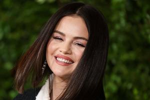 Selena Gomez wünscht "frohes neues Jahr" mit süßen Bildern mit Benny