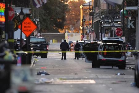 Ein Mann ist mit einem Auto ins French Quarter gerast und hat Dutzende Menschen erfasst. Ein Mann ist mit einem Auto ins French Quarter gerast und hat Dutzende Menschen erfasst.