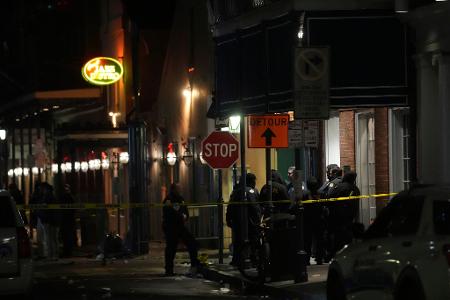 Großeinsatz in New Orleans' Ausgehviertel, dem French Quarter: Ein Auto ist in eine Menschenmenge gefahren.