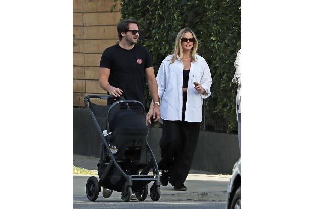 Margot Robbie ist als Schauspielerin und Produzentin ununterbrochen beschäftigt. Im Oktober vollendete sie ihr neuestes, größtes Projekt: ein Baby. Während sie sich nicht zu der Nachricht äußerte, ver ...