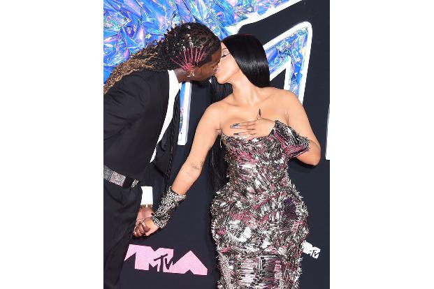Apropos kriseln: Cardi B und Offset waren getrennt, als sie sich auf einer Party über den Weg liefen und sich spontan für ein Schäferstündchen entschieden. Das Resultat wurde im September geboren. Es ...