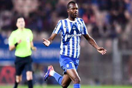 Schalke 04 jagt Top-Torjäger - Der FC Schalke 04 will für die zweite Saisonhälfte offenbar seine Offensive verstärken. Laut 'Footmercato' beschäftigen sich die Königsblauen aktuell mit Pape Meissa Ba von Grenoble Foot 38. Der 27-jährige Senegalese führt die Torschützenliste der Ligue 2 mit zehn Toren an. Auch Deportivo La Coruna und Standard Lüttich sollen Interesse haben.