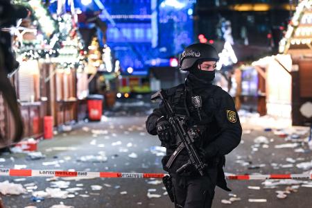 Nach dem Anschlag auf dem Magdeburger Weihnachtsmarkt soll ein Gutachten zum Täter in Auftrag gegeben werden. (Archivbild) Nach dem Anschlag auf dem Magdeburger Weihnachtsmarkt soll ein Gutachten zum Täter in Auftrag gegeben werden. (Archivbild)