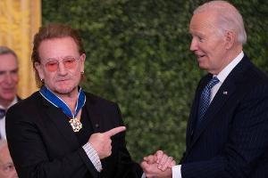 Bono, Anna Wintour und Co.: Joe Biden ehrt Stars mit Freiheitsmedaille